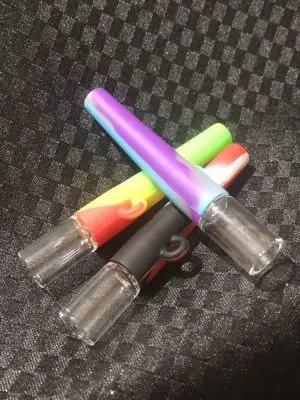 Silicone and glass tip one hitter