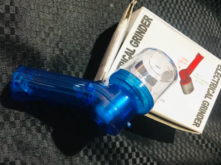 Electric herb grinder, battery operated